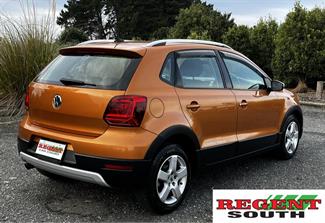 2015 Volkswagen Cross Polo - Thumbnail