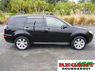 2010 Mitsubishi Outlander - Thumbnail