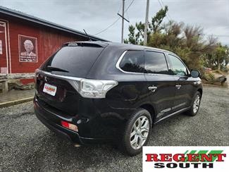 2014 Mitsubishi Outlander - Thumbnail