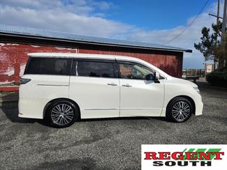 2018 Nissan Elgrand - Thumbnail