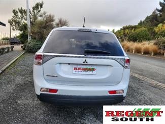 2013 Mitsubishi Outlander - Thumbnail